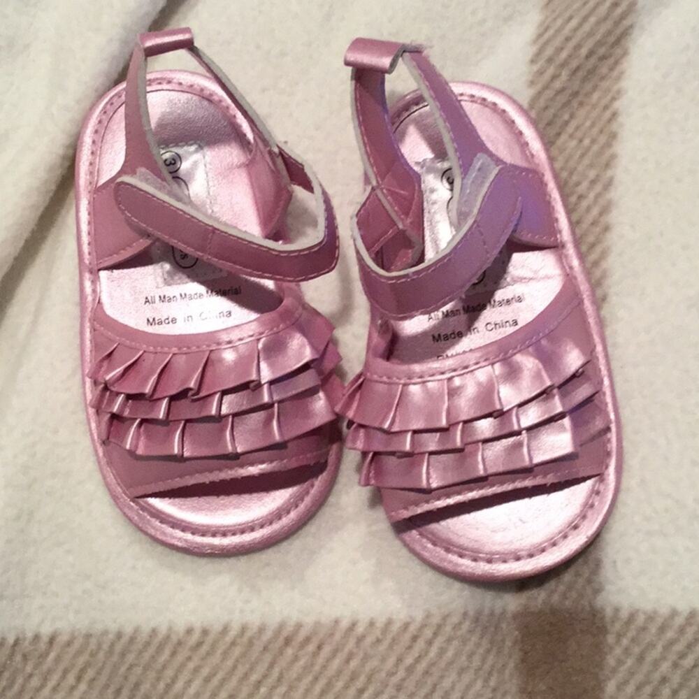 Pink shimmer sandal size 3 NWOT